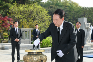 尹 지지율 23%…11%p 급락해 역대 최저[한국갤럽]