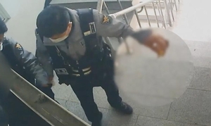 옷 속에 흉기 숨기고 업주 협박한 50대....지구대 경찰관이 재압