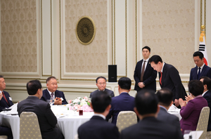 尹대통령, 與낙선자 격려 오찬 “우리는 정치적 운명 공동체”