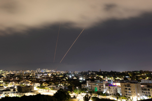 이란, 이스라엘에 드론·미사일 보복공격…“폭발음 들려”