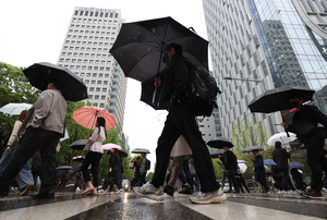 [오늘날씨 예보] 전국 퇴근길 우산 챙겨야…서울 아침 기온은 14도 수준