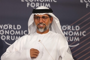 힘실리는 에너지전환 회의론…UAE “현실성 파악해야”