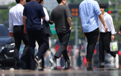 "올여름 평년보다 더 덥고 비 더 온다"