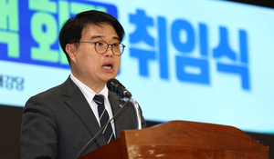 임현택 의협 신임회장 “의료농단 바로잡겠다…2000명 의대증원 뜯어고칠것”