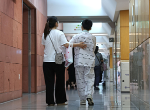 작년 병원비·약값 줄줄이 상승…한방·치과진료비도 ‘껑충’