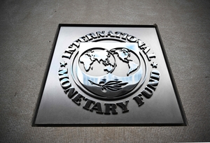 IMF “올해 중국 성장률 5%로 상향…내년은 4.5%”