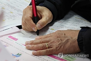 실업급여 수급자 10명 중 3명은 60세 이상…10년새 비중 2배↑