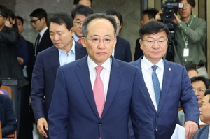 국민의힘, 7개 상임위원장 수용키로…의총서 추인