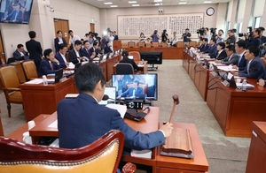 방송3법·방통위법, 野 강행으로 법사위 통과…與 반발