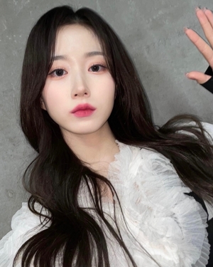 엔믹스 해원, 연습 중 허리 부상...“치료 전념, 무대 앉아서 진행”
