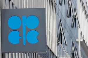 OPEC+ 감산 종료에 국제유가 급락…카르텔 ‘유가 100달러 야망’ 물거품?