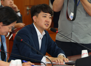 尹 ‘못 참는 개’ 비유한 이준석...“다 못했던 나경원, 한동훈에도 득표력 보일 것”