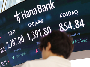 환율 1400원 코앞까지 오르자…외환당국, 스와프 증액 대응