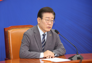 ‘연임 도전’ 이재명, 민주당 대표직 사퇴