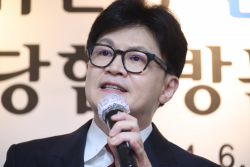 尹, 김건희 여사로 한동훈 잡으려다 ‘독박’?