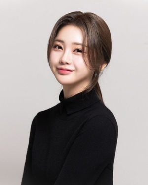 김호중 소속사 떠난 홍지윤, 새 소속사 찾았다..김연자와 한솥밥