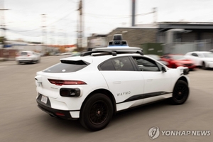 자율주행 쉽지 않네…구글 “추가 투자” vs GM “생산 무기한 연기”