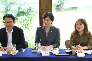 농식품장관 “농촌 빈집 특별법 제정…재정지원 등 인센티브 부여”