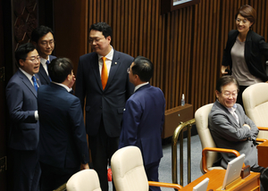 이재명·이준석도 뭉쳤는데...與는 한동훈·안철수도 尹 고집에 ‘NO’