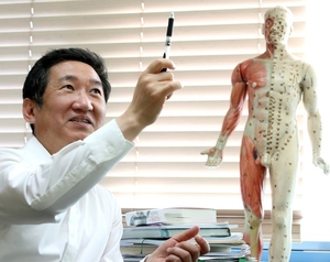 [톡톡! 3분 건강] 폭염엔 속을 더 따뜻하게…지나친 냉방은 금물