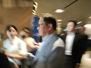 [포토 뉴스] 2024 이천 포럼장에 들어가는 최태원 SK그룹 회장