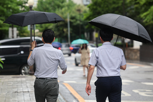 7월 취업자 증가폭, 10만명 웃돌을까…가계빚도 관심