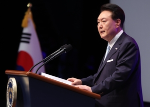 尹대통령, 3대 통일전략 제시…北에 ‘실무 대화협의체’ 제안