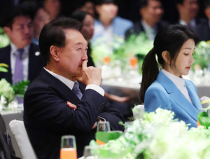 김여사 명품백에 민주당 “마음껏 받게 해줘 축하”...법무장관 “제가 법 만드나”