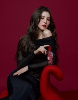 로레알파리, 신제품 ‘엑스트라오디네리 오일 체리 우드’…한소희 & 엔하이픈 성훈 화보 공개