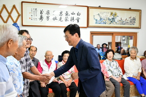최훈식 장수군수, 한가위 맞이 사회복지시설 위문…온정의 백미 전달
