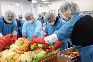 에코프로, 포항·오창서 취약계층 위한 김장 나눔 봉사