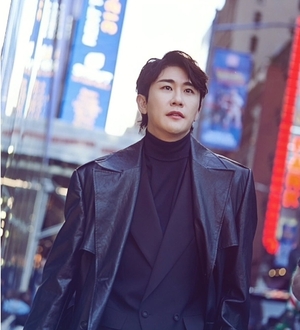 [디시트렌드] 트로트 황제의 자리, 영탁 독주… 임영웅·장민호 추격 가능할까?