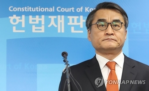 尹, 탄핵심판에 배보윤 등 선임...공보 담당 윤갑근