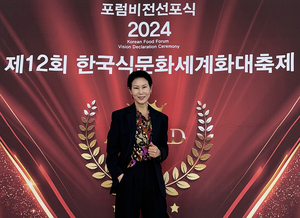 시니어모델 박지영, 한복 패션쇼 연출로 새로운 도전… 다재다능한 활동 눈길