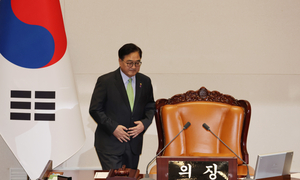 ‘尹 탄핵안’ 투표 종료 선언 미루는 우의장…“투표해달라”