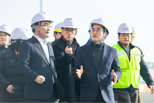 김동연, 새해 첫 수출 현장인 평택항 방문...“경제 재도약의 중요한 해” 강조