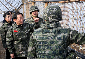 유정복, 새해 첫 행보로 강화 접경지역 안보현장 방문...장병들과 소통