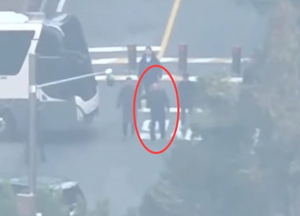 野 도피설 제기하자…한남동 관저에서 尹 추정 인물 포착