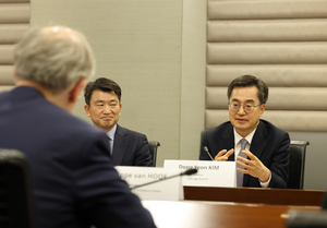 김동연 “대한민국 경제 굳건...위기를 경제재건 기회로 만들 것”