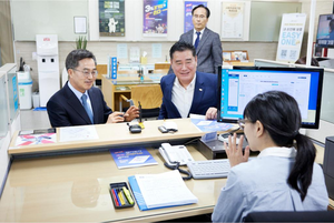 김동연, 탄핵정국 속 소상공인·자영업자 챙기기 총력전...경제살리기 현장방문