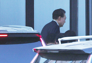 尹대통령, 계엄사태 43일만에 체포…공수처 이송해 고강도 조사