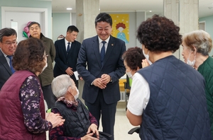 김진경 경기도의회 의장, “외로운 이웃 세심하게 살피는 경기도의회 되겠다”