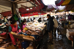 [포토뉴스] 설명절 앞두고 북적이는 대구 칠성시장
