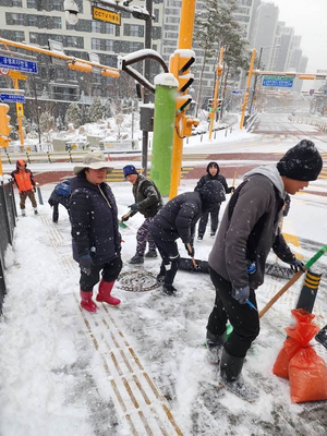 성남시, 대설경보 발효...시 공직자 1000명 제설작업에 ‘총력’