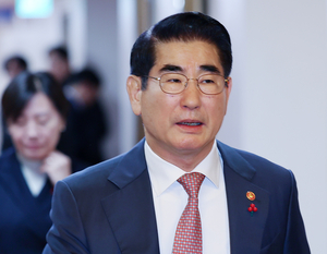 국회측 증인신문 거부한 김용현…尹측 설득에 번복