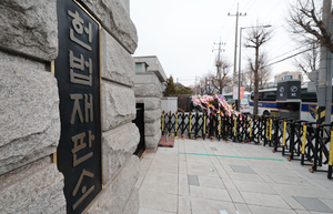 尹탄핵심판 오늘 변론 첫 재판…尹은 불출석 예고