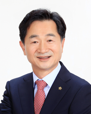 영양군의회 김영범 의장, ‘대한민국 지방의정봉사대상’ 수상...지역 발전을 향한 헌신의 결실