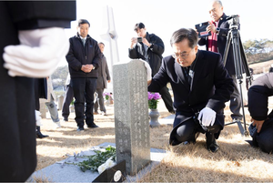 김동연, “조아라 여사의 숭고한 희생과 광주의 역사에 깊이 고개 숙인다”