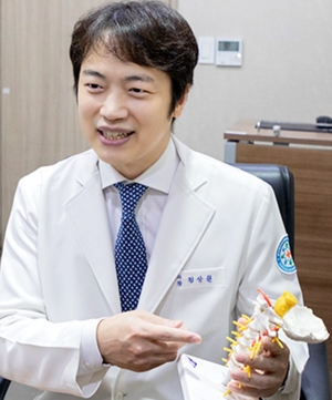[클릭! 3분 건강] 허리통증에 스트레칭·온찜질 ‘예방 효과’