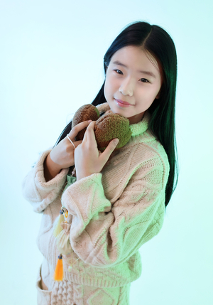 김라하·김소이 키즈 모델, 플로르 방송제작사와 함께한 신년 화보 공개